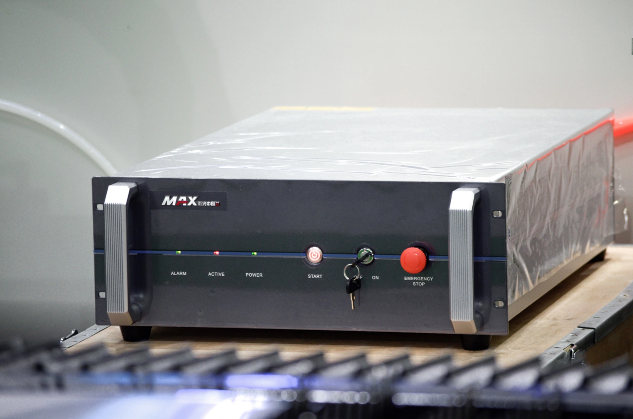 1500*3000mm 500w Racuys Or Ipg Fiber Laser Cutting Machine 1500*3000mm 500w Racuys или Ipg Fibre лазерна машина за рязане