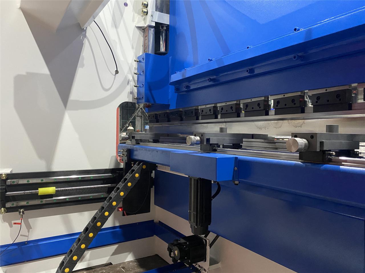 160t-4000 4-axis Cnc Hydraulic Bending Machine Press Brake 160t-4000 4-осна CNC хидравлична преса за огъване