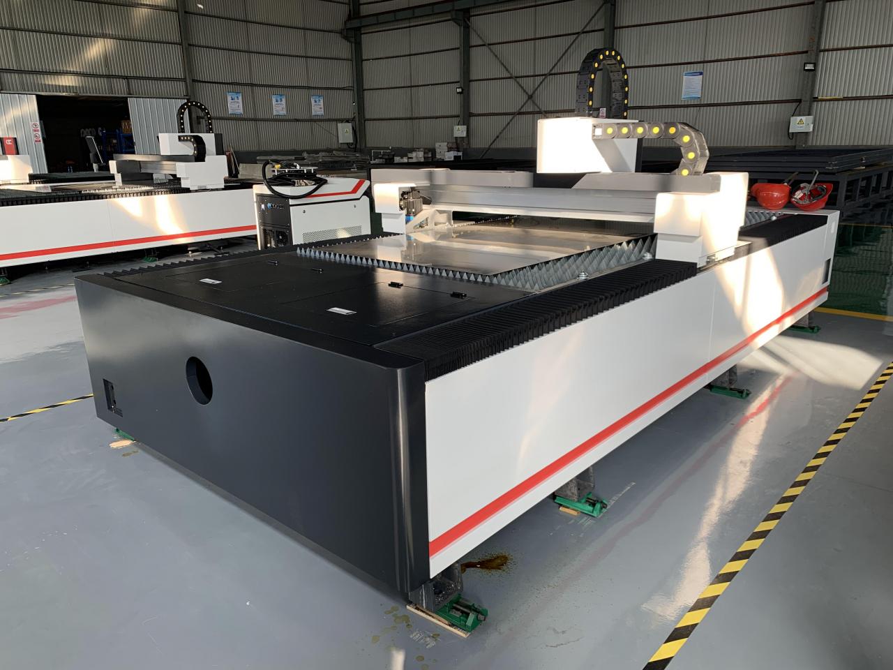 1kw 1.5kw 2kw Fiber Laser Cutting Machine For Metal Sheet Cutting 3000x1500mm 1kw 1.5kw 2kw машина за лазерно рязане на влакна за рязане на метални листове 3000x1500mm