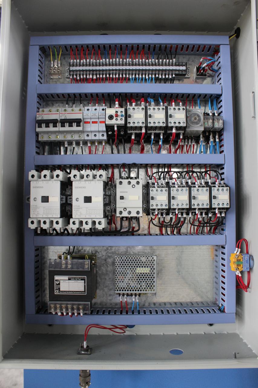 Хидравлична Nc машина за рязане на въртяща се греда с дължина 2,5 м