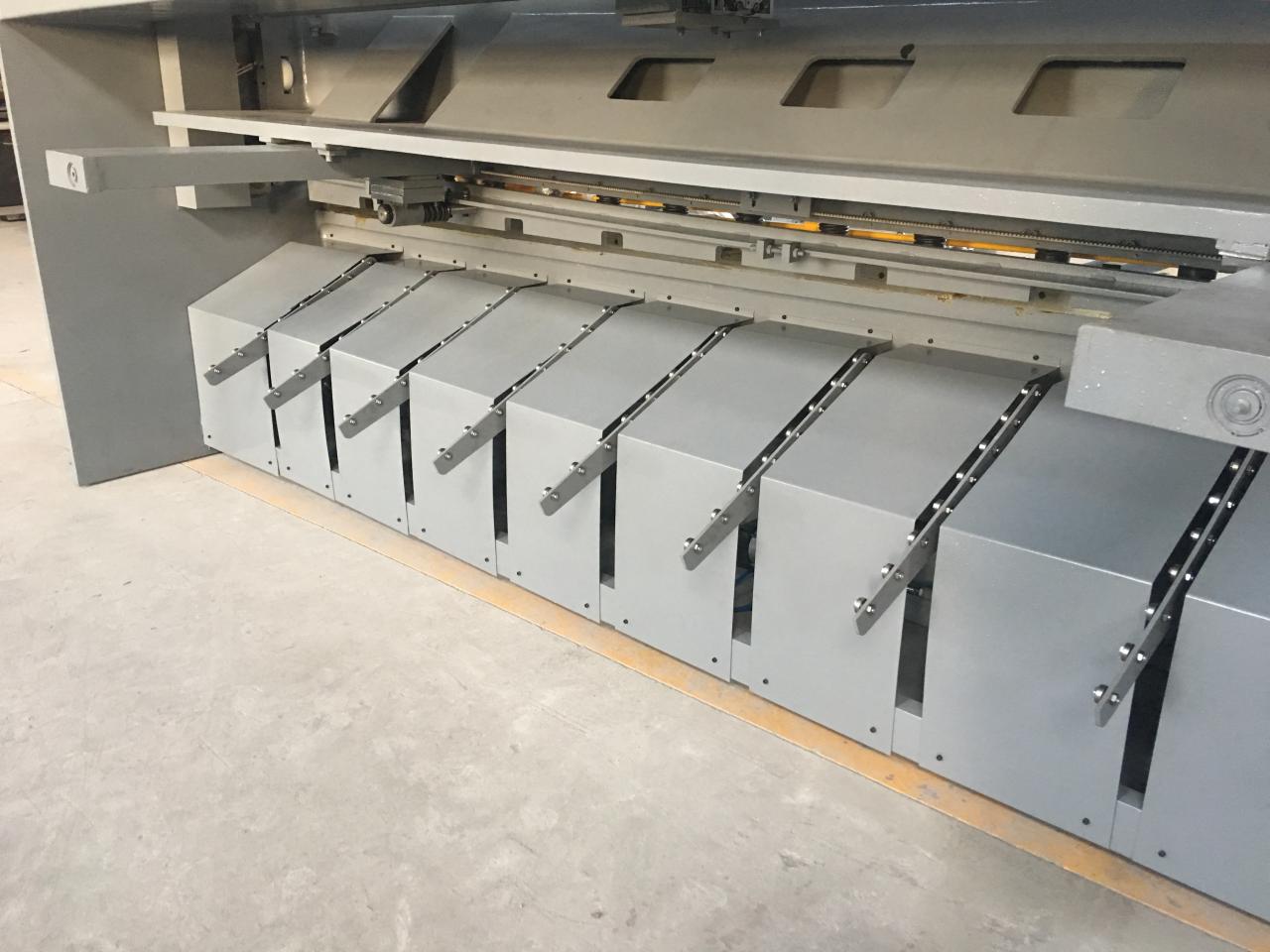 Хидравлична Nc машина за рязане на въртяща се греда с дължина 2,5 м