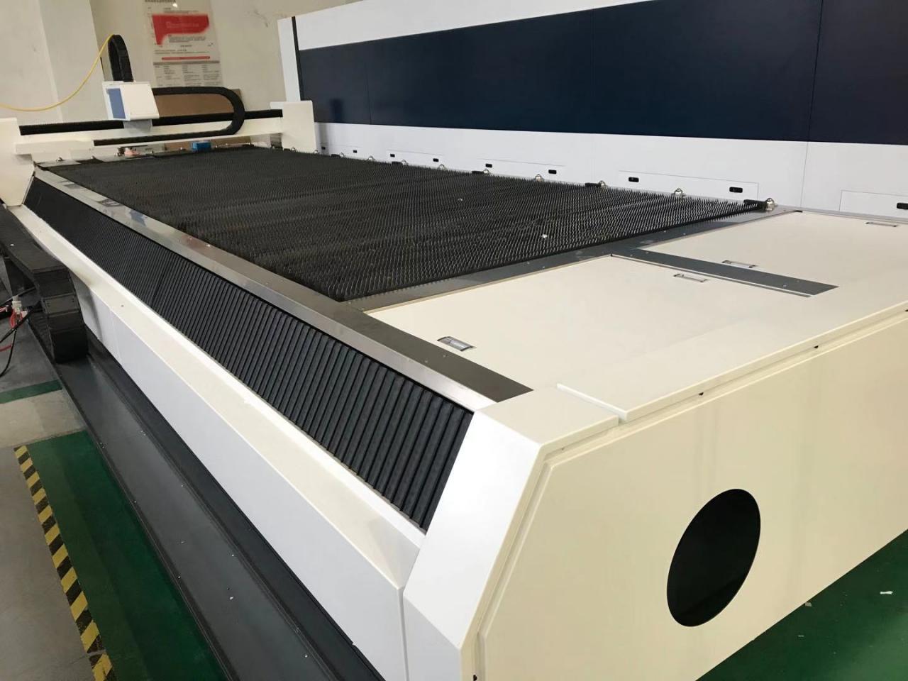 3015 4015 1kw To 6kw Cnc Fiber Laser Cutting Machine Raycus Laser Power 3015 4015 1kw до 6kw Cnc машина за лазерно рязане на влакна Raycus Laser Power
