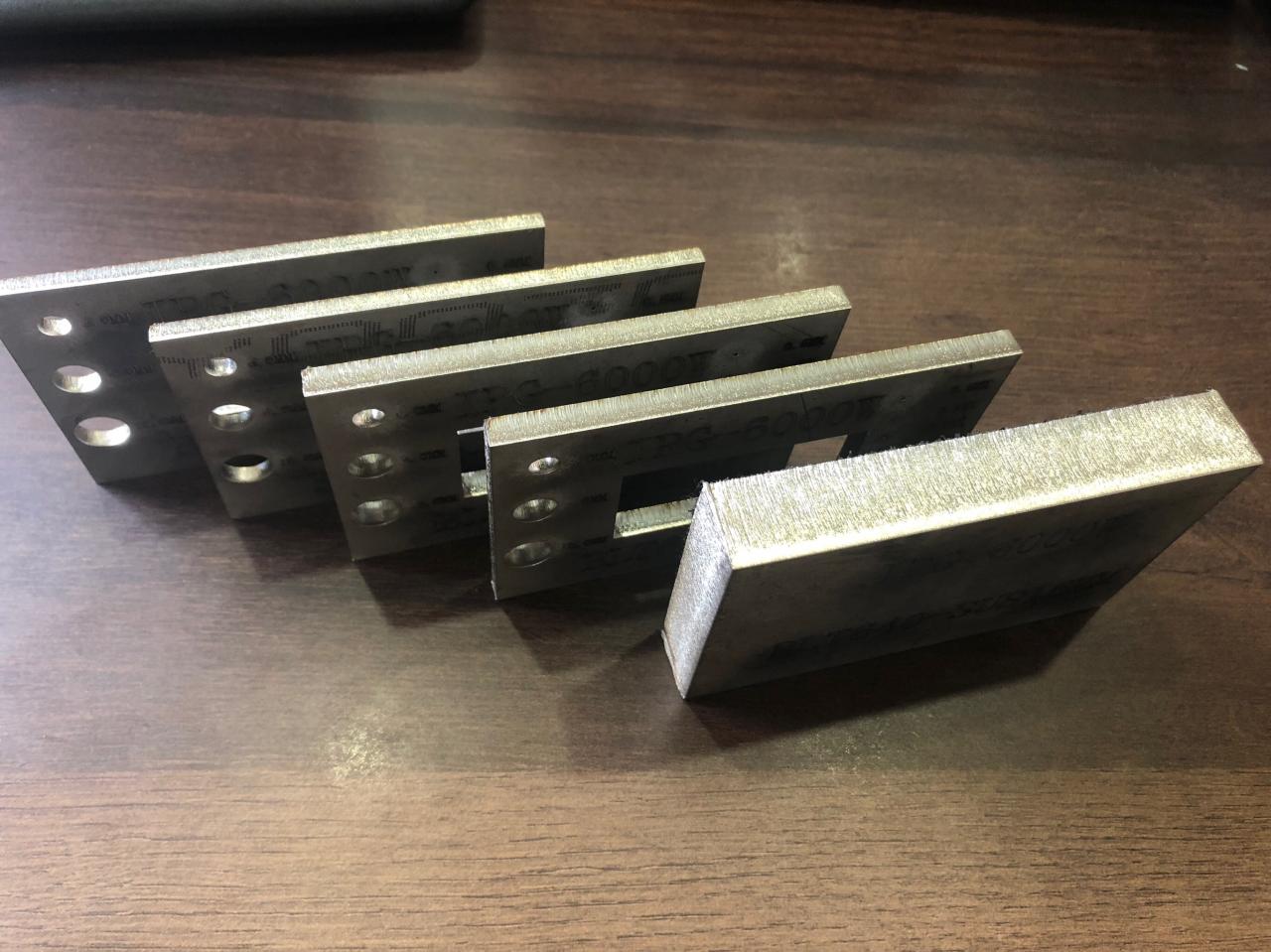 3015 4015 1kw To 6kw Cnc Fiber Laser Cutting Machine Raycus Laser Power 3015 4015 1kw до 6kw Cnc машина за лазерно рязане на влакна Raycus Laser Power