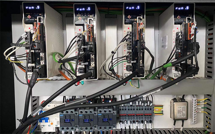 3015 Fiber Laser Cutting Machine For High-Speed Cutting Of 1-6mm Metal Materials Машина за лазерно рязане с влакна 3015 за високоскоростно рязане на 1-6 mm метални материали