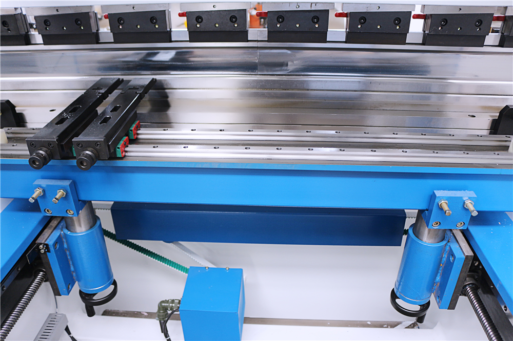 3+1 Axis Cnc Hydraulic Press Brake With Esa System 3+1 ос CNC хидравлична преса със система Esa