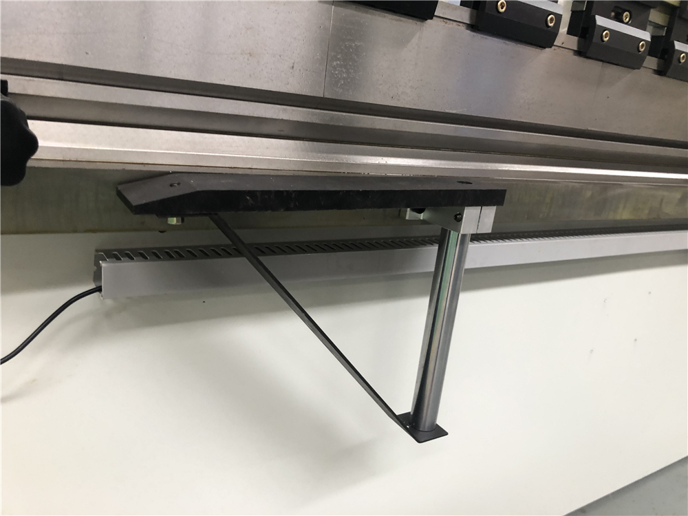 3+1 Axis Cnc Hydraulic Press Brake With Esa System 3+1 ос CNC хидравлична преса със система Esa