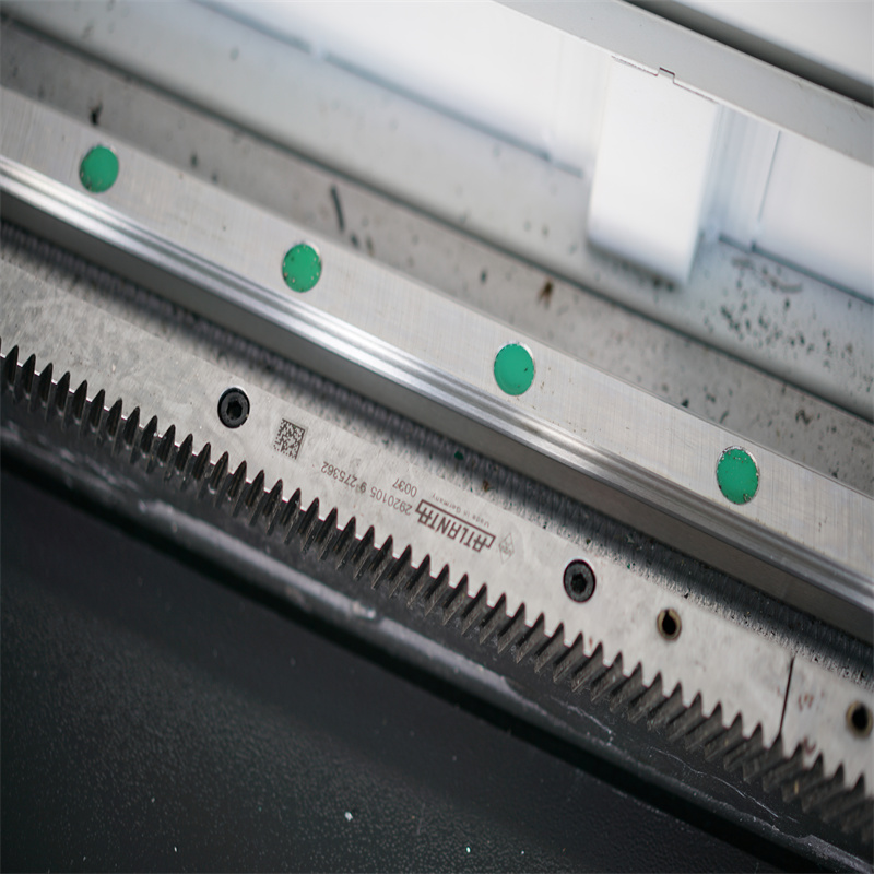 500W 1500W 4Kw машина за лазерно рязане на влакна Лазерен нож за ламарина 2000W 3kw