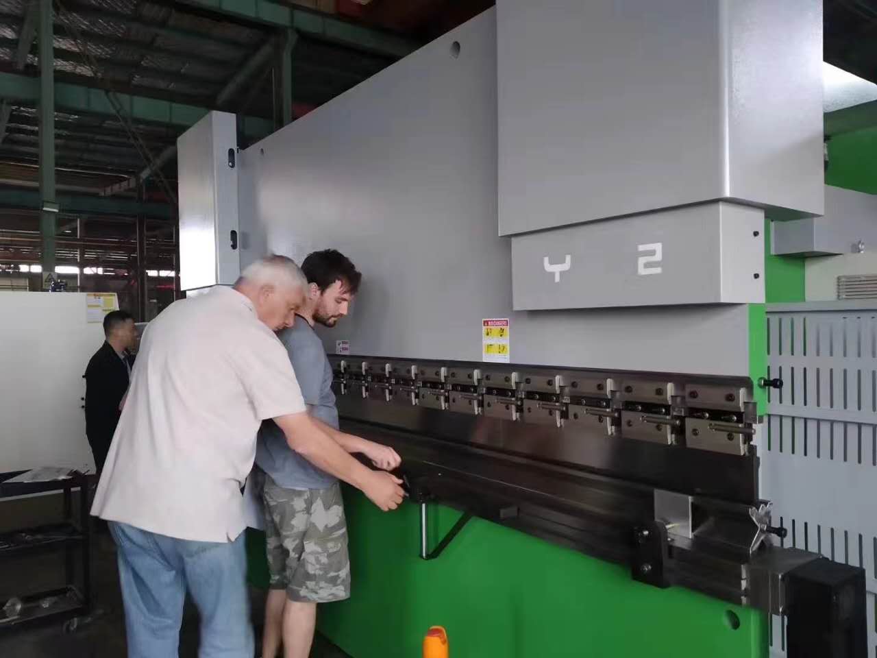 63 Ton Metal Steel Sheet Plate Bending Machine Cnc Hydraulic Press Brake For Metal Working 63 тона машина за огъване на метална стоманена ламарина Cnc хидравлична преса за металообработване
