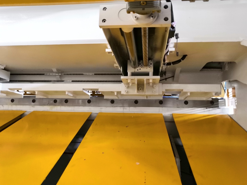 6mm Q11 Electric Sheet Plate Shearing Machine 8 Feet Sheet Metal Shearing Machine 6 mm Q11 Електрическа машина за рязане на ламарина 8 футова машина за рязане на ламарина