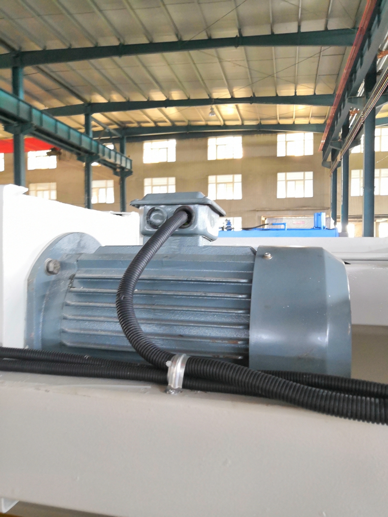 6mm Q11 Electric Sheet Plate Shearing Machine 8 Feet Sheet Metal Shearing Machine 6 mm Q11 Електрическа машина за рязане на ламарина 8 футова машина за рязане на ламарина