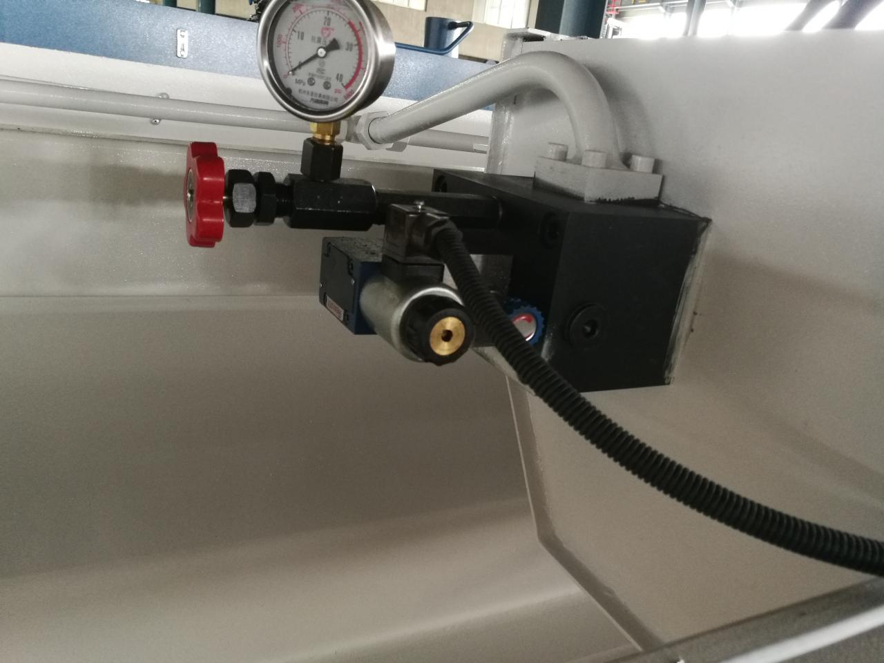 6mm Q11 Electric Sheet Plate Shearing Machine 8 Feet Sheet Metal Shearing Machine 6 mm Q11 Електрическа машина за рязане на ламарина 8 футова машина за рязане на ламарина