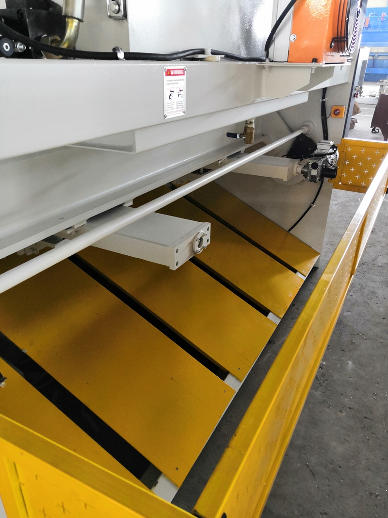 6mm Q11 Electric Sheet Plate Shearing Machine 8 Feet Sheet Metal Shearing Machine 6 mm Q11 Електрическа машина за рязане на ламарина 8 футова машина за рязане на ламарина