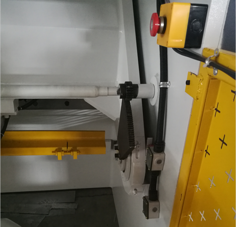 6mm Q11 Electric Sheet Plate Shearing Machine 8 Feet Sheet Metal Shearing Machine 6 mm Q11 Електрическа машина за рязане на ламарина 8 футова машина за рязане на ламарина