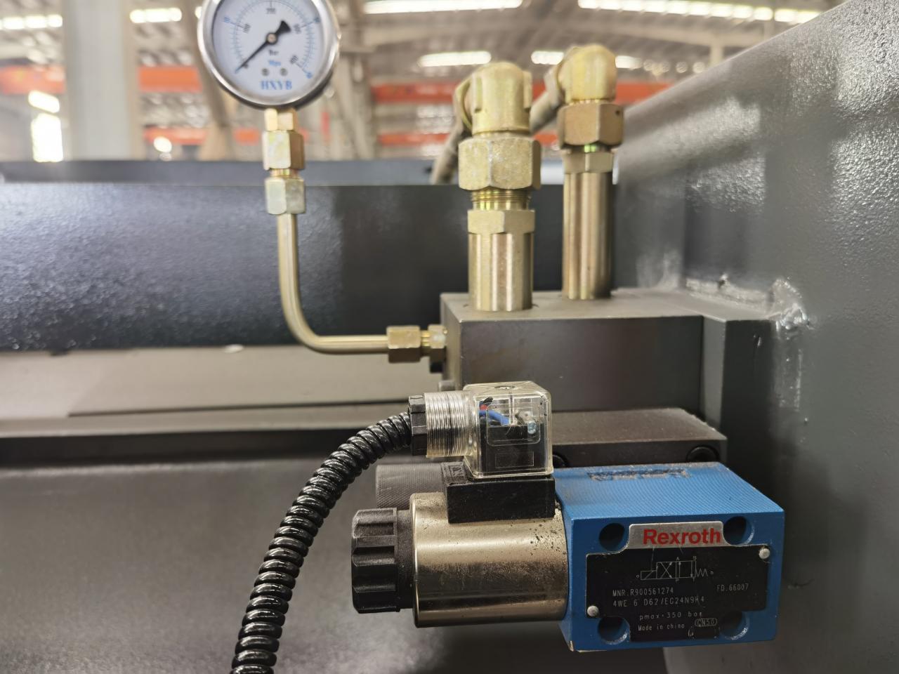 Машина за рязане на плоча от неръждаема стомана 6x3200 mm, автоматична машина за рязане на железни листове