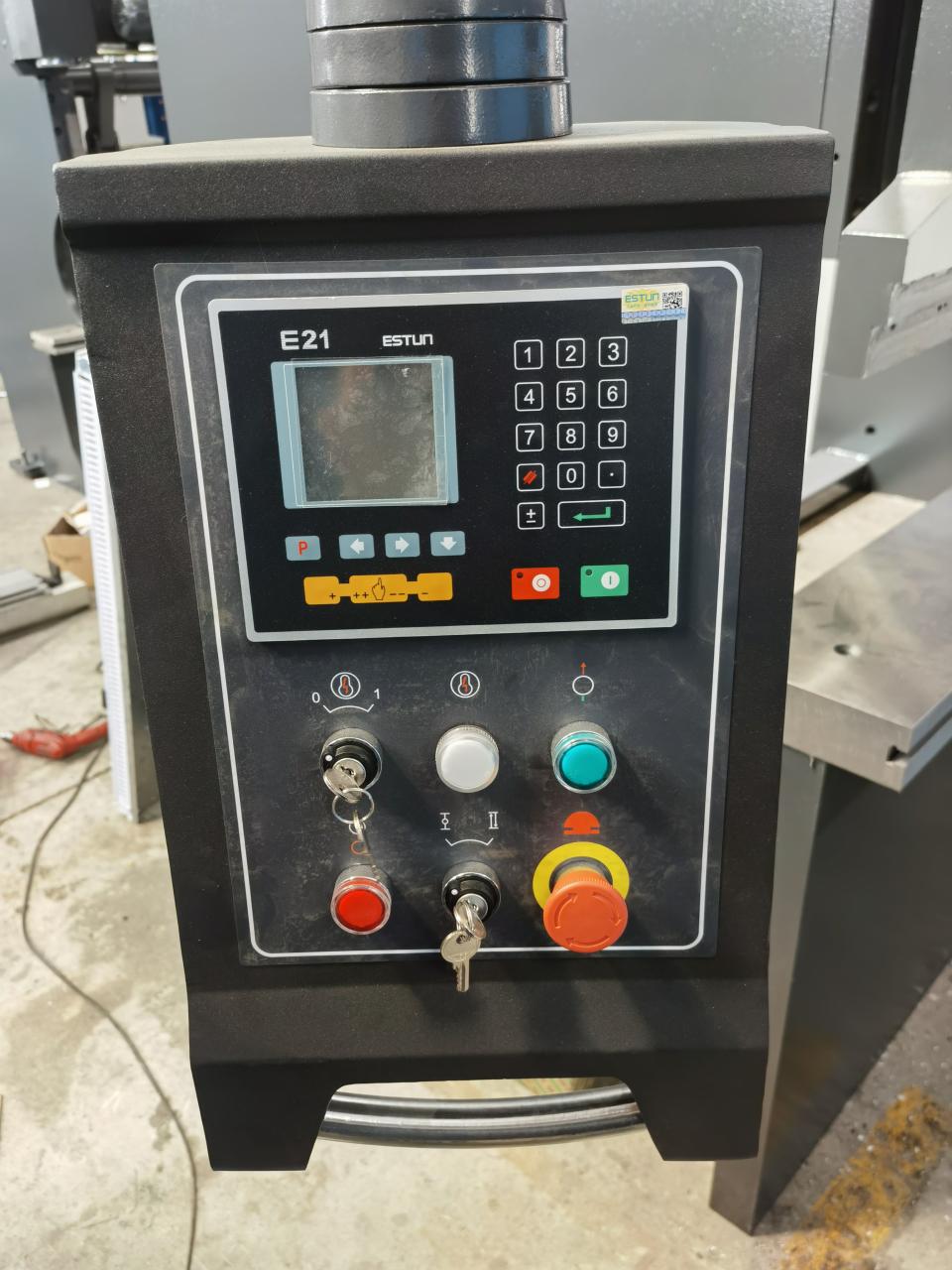 Машина за рязане на плоча от неръждаема стомана 6x3200 mm, автоматична машина за рязане на железни листове