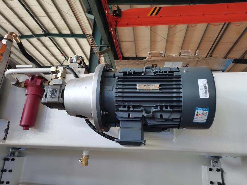 China Metal Hydraulic Press Brake Machine With Reasonable Price Китайска машина за метална хидравлична преса с разумна цена