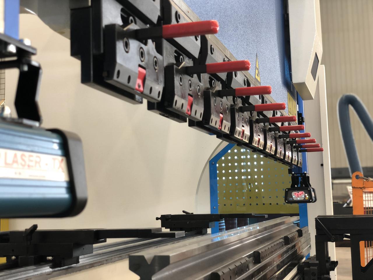 Cnc Hydraulic Bending Machine 160x3200 Press Brake Price Cnc хидравлична машина за огъване 160x3200 преса цена