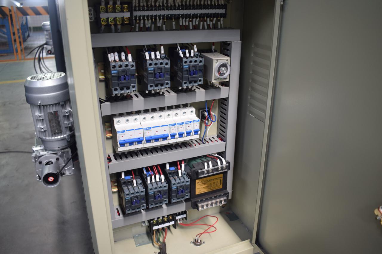 Cnc машина за рязане на ламарина Хидравлична машина за рязане на стоманени плочи