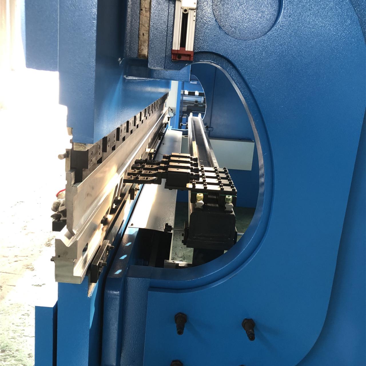 Da53t Cnc System Controller 125t4000 3+1 Axis Cnc Hydraulic Press Brake With Good Quality Da53t Cnc системен контролер 125t4000 3+1 ос Cnc хидравлична преса с добро качество