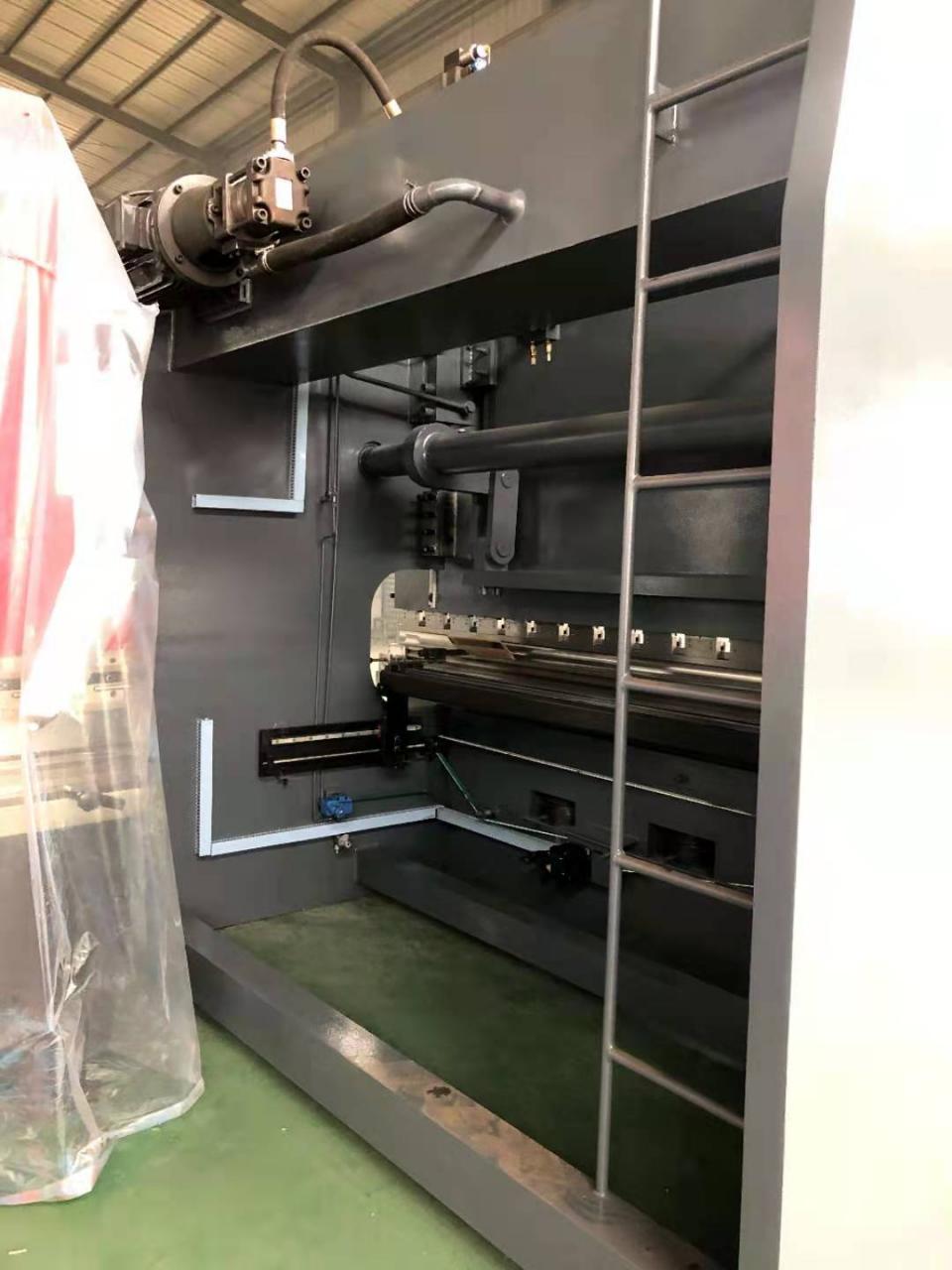 Da53t Cnc System Controller 125t4000 3+1 Axis Cnc Hydraulic Press Brake With Good Quality Da53t Cnc системен контролер 125t4000 3+1 ос Cnc хидравлична преса с добро качество