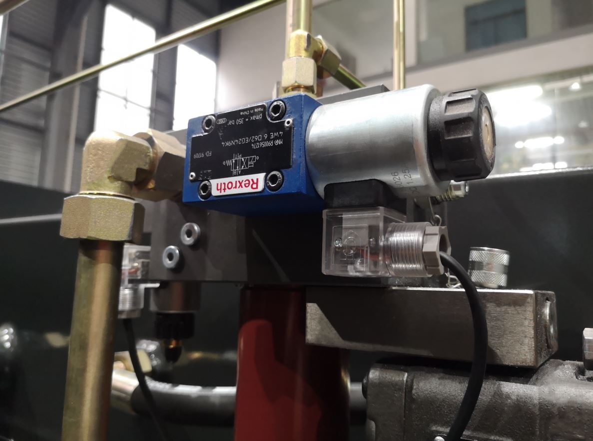 Delem Da66t 125 3+1 4+1 6+1 8+1 Cnc Hydraulic Press Brake For Metal Plate Bending Delem Da66t 125 3+1 4+1 6+1 8+1 CNC Хидравлична преса за огъване на метални плочи