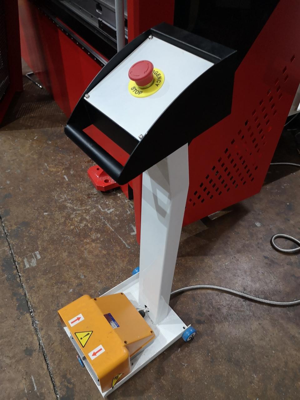 Delem Da66t 125 3+1 4+1 6+1 8+1 Cnc Hydraulic Press Brake For Metal Plate Bending Delem Da66t 125 3+1 4+1 6+1 8+1 CNC Хидравлична преса за огъване на метални плочи