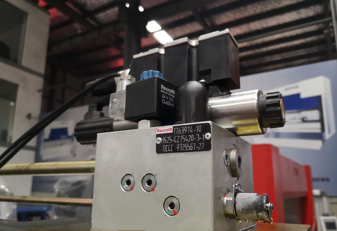 Delem Da66t 125 3+1 4+1 6+1 8+1 Cnc Hydraulic Press Brake For Metal Plate Bending Delem Da66t 125 3+1 4+1 6+1 8+1 CNC Хидравлична преса за огъване на метални плочи