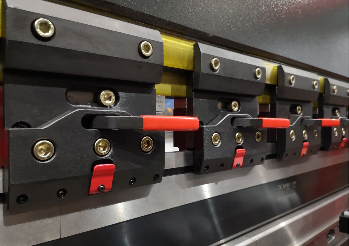 Delem Da66t 125 3+1 4+1 6+1 8+1 Cnc Hydraulic Press Brake For Metal Plate Bending Delem Da66t 125 3+1 4+1 6+1 8+1 CNC Хидравлична преса за огъване на метални плочи