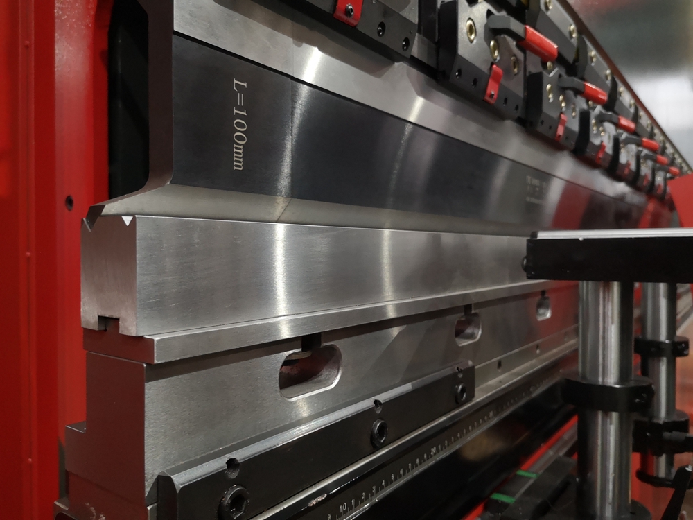 Delem Da66t 125 3+1 4+1 6+1 8+1 Cnc Hydraulic Press Brake For Metal Plate Bending Delem Da66t 125 3+1 4+1 6+1 8+1 CNC Хидравлична преса за огъване на метални плочи