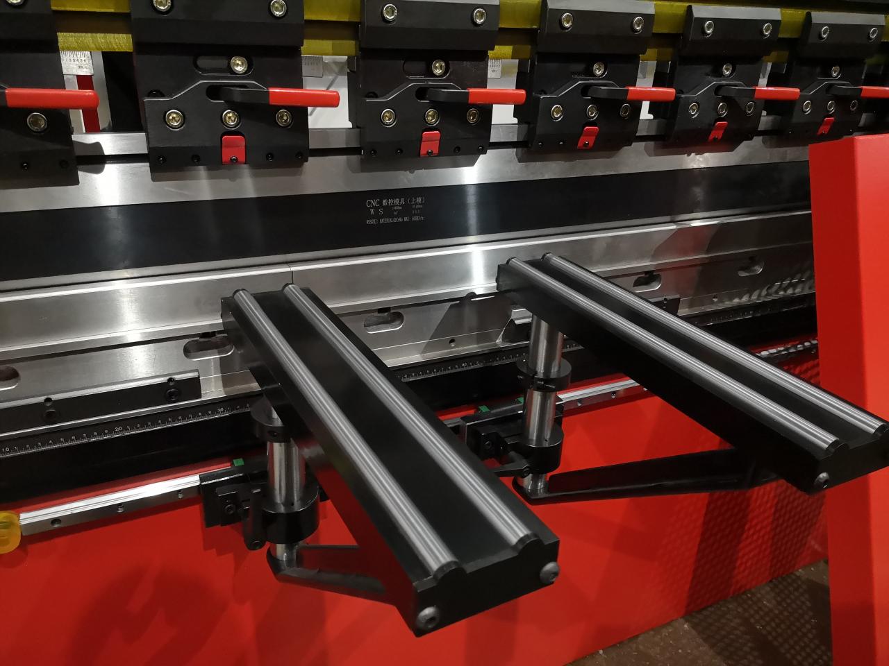 Delem Da66t 125 3+1 4+1 6+1 8+1 Cnc Hydraulic Press Brake For Metal Plate Bending Delem Da66t 125 3+1 4+1 6+1 8+1 CNC Хидравлична преса за огъване на метални плочи