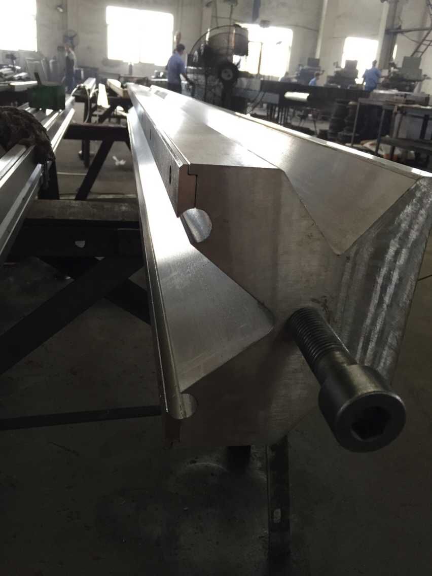 Full Automatic High Power Sheet Bending Machine And Cnc Press Brake Machine Напълно автоматична високомощна машина за огъване на листове и CNC преса