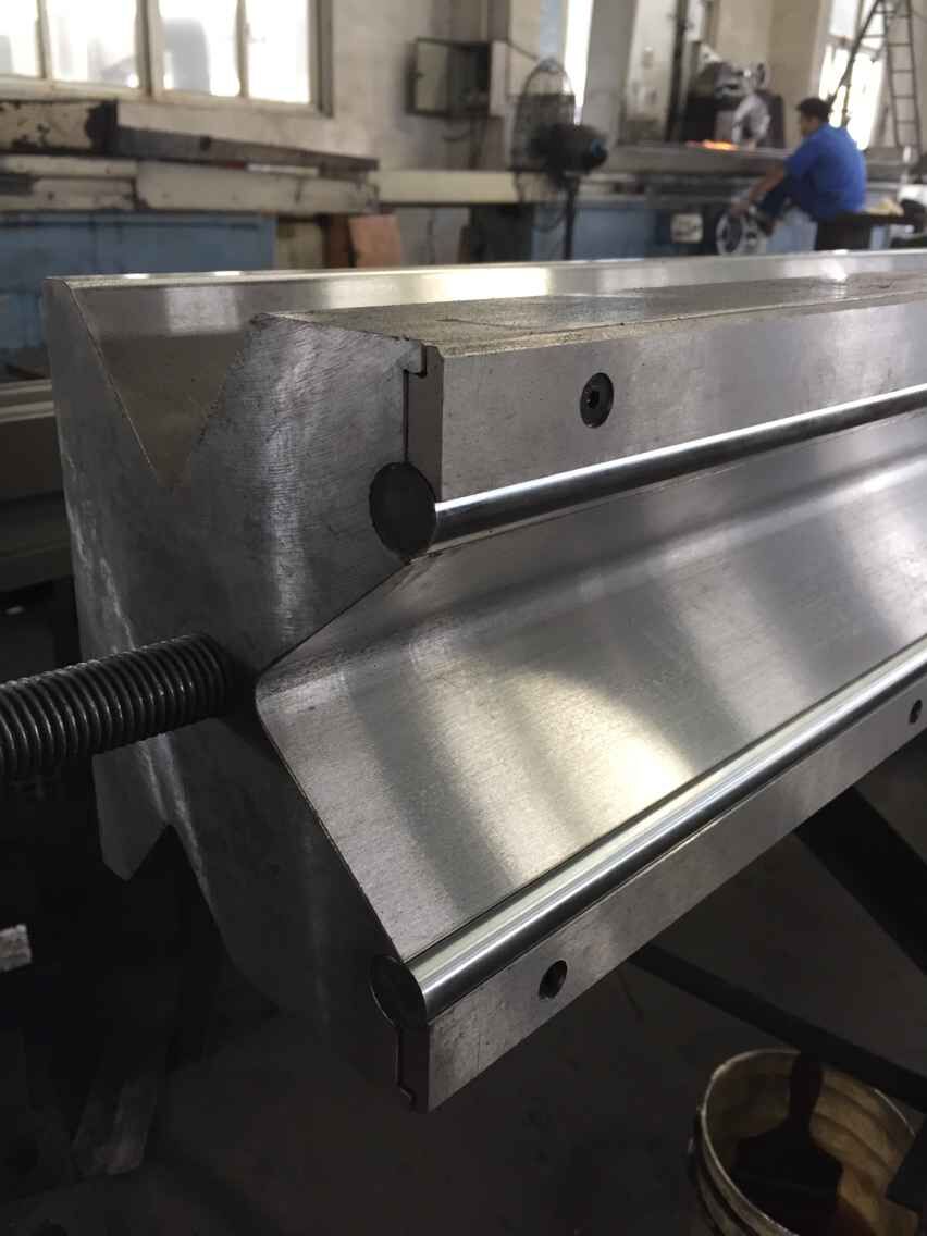 Full Automatic High Power Sheet Bending Machine And Cnc Press Brake Machine Напълно автоматична високомощна машина за огъване на листове и CNC преса