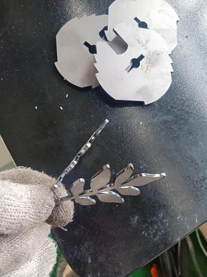 Високомощна 3015 2000W машина за лазерно рязане на метални листове с ЦПУ влакна