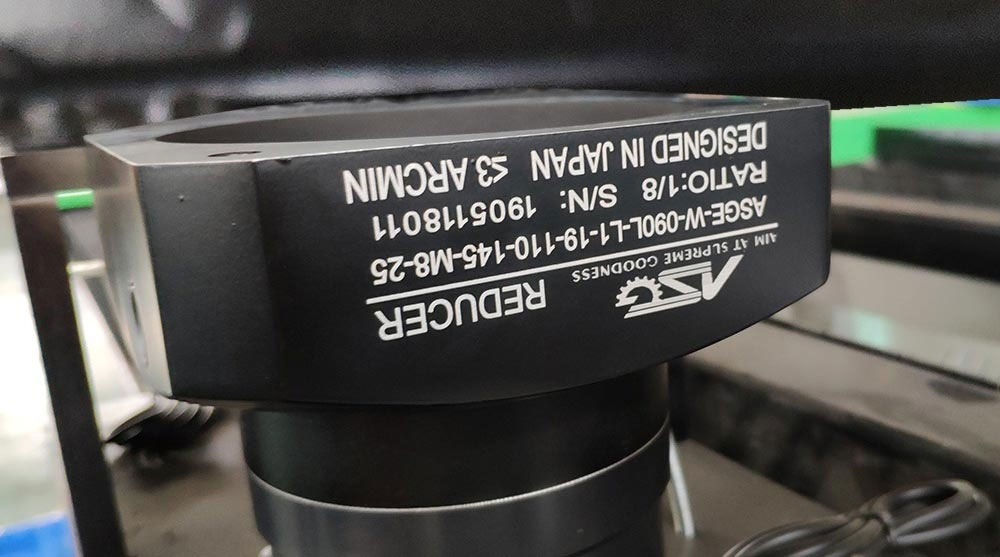 Високо прецизна 1000w фибро лазерна машина за рязане Цена