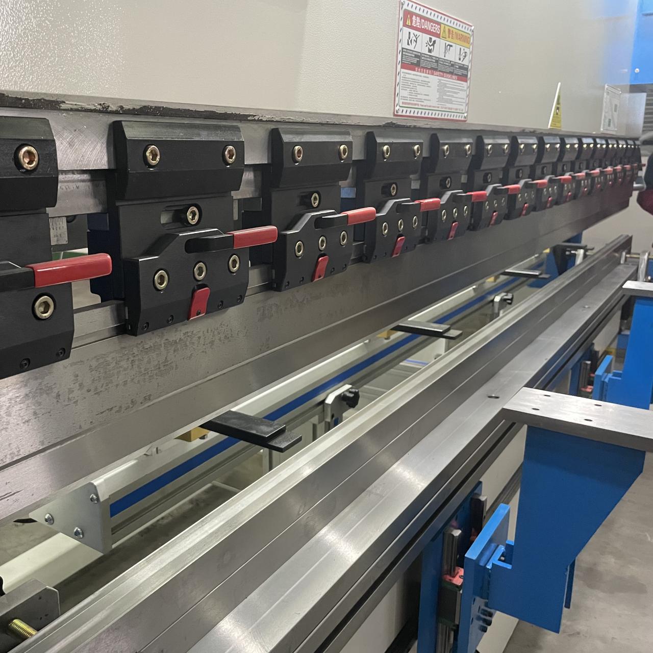 High Quality 3m Press Brake Machine Hydraulic 100 Ton For Sheet Metal Bending Висококачествена 3-метрова абкантна машина, хидравлична 100 тона за огъване на ламарина