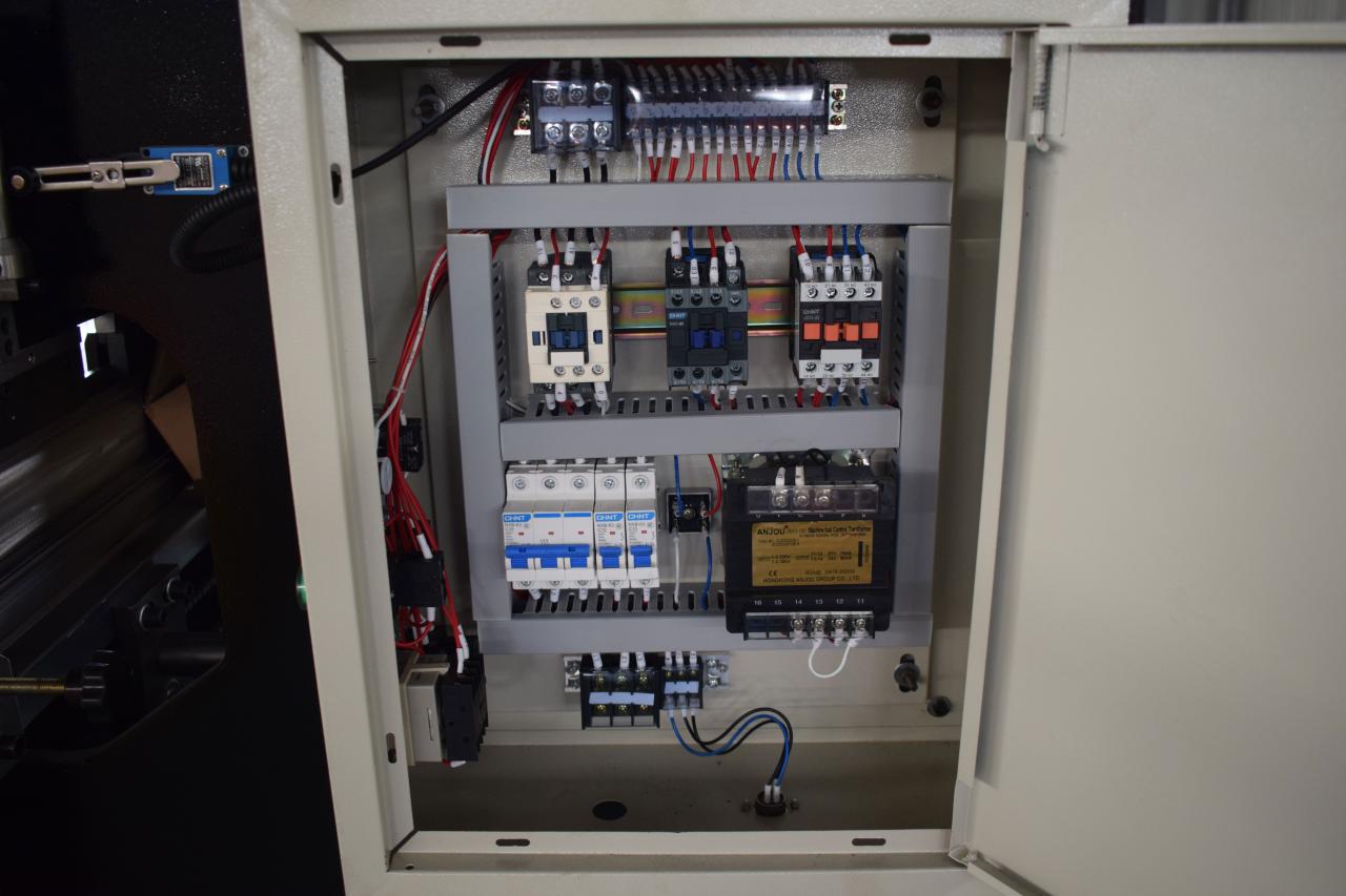 Хидравлична машина за огъване на ламарина с преса Wc67y