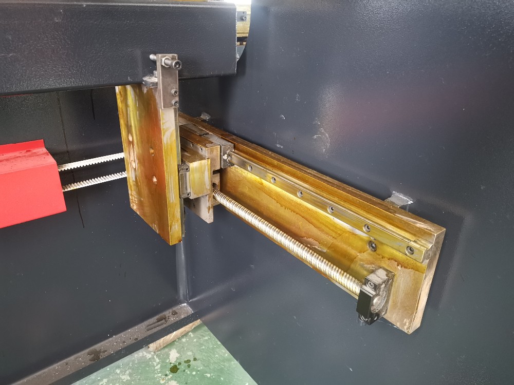 Hydraulic Stainless Steel Wc67y/k-300/6000 Mould Crowning Press Brake Хидравлична спирачка за преса от неръждаема стомана Wc67y/k-300/6000