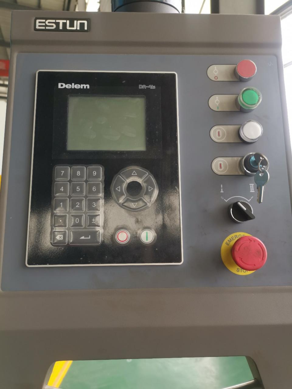 Hydraulic Stainless Steel Wc67y/k-300/6000 Mould Crowning Press Brake Хидравлична спирачка за преса от неръждаема стомана Wc67y/k-300/6000