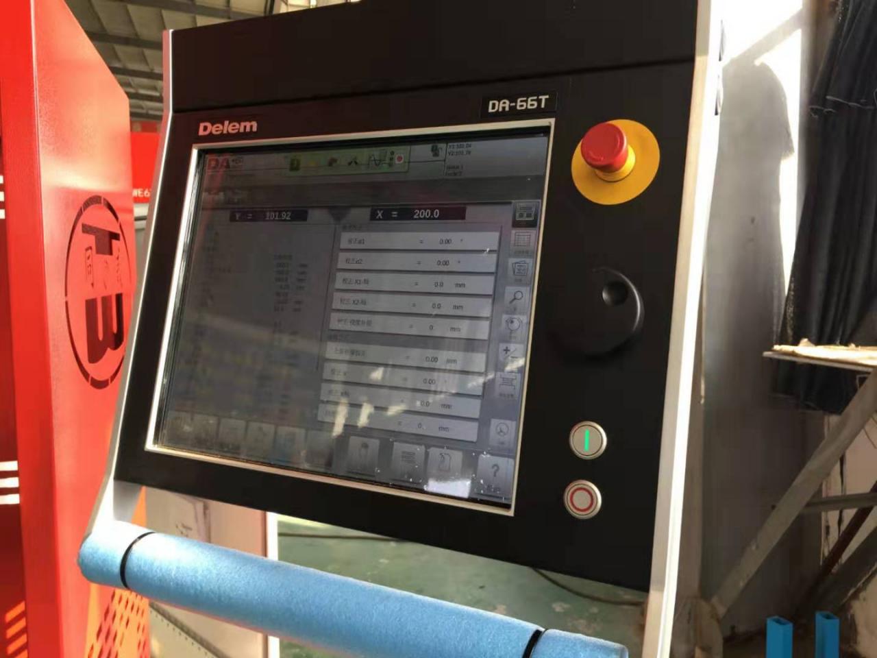 Hydraulic Stainless Steel Wc67y/k-300/6000 Mould Crowning Press Brake Хидравлична спирачка за преса от неръждаема стомана Wc67y/k-300/6000