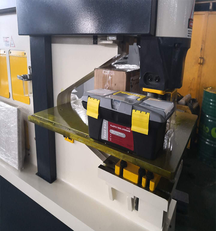 Хидравлична стоманодобивна машина за рязане на метал за щанцоване, изрязване, изрязване, рязане