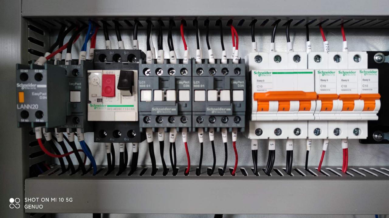 Qc11k Hydraulic Shear Machine And Guillotine Shearing Machine For Sheet Metal Cutting Qc11k Хидравлична ножица и гилотинна машина за рязане на ламарина