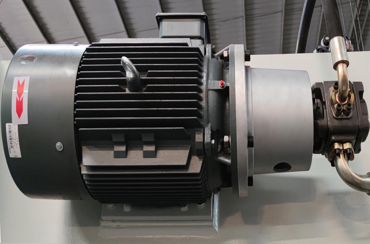 Qc11k Хидравлична ножица и гилотинна машина за рязане на ламарина