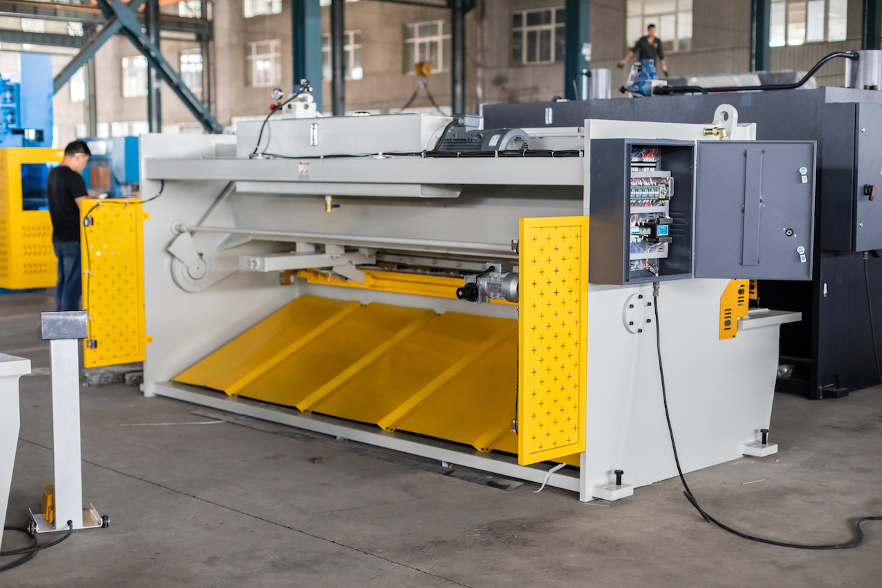 Qc11y 8x3200 Машина за рязане на ламарина Стоманена плоча Хидравлична машина за рязане