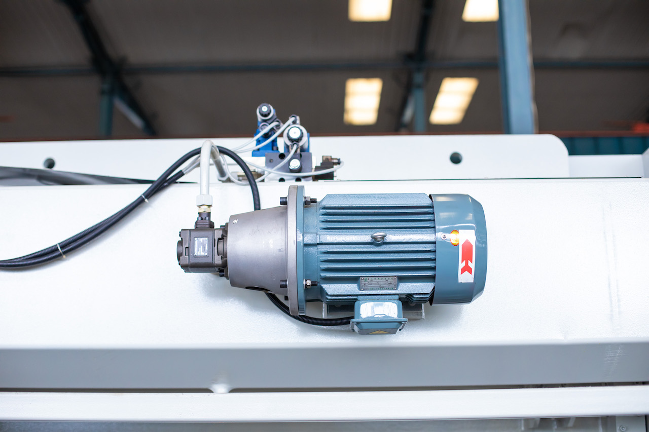 Qc11y 8x3200 Sheet Metal Shearing Machine Steel Plate Hydraulic Shearing Machine Qc11y 8x3200 Машина за рязане на ламарина Стоманена плоча Хидравлична машина за рязане