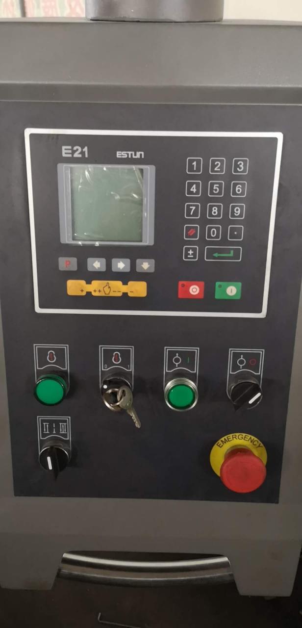 Qc12y 6x3200 Хидравлична плоча, плъзгаща се маса, трион, гилотина, ножица за рязане