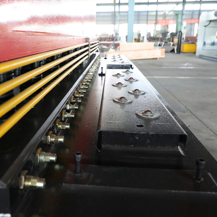 Qc12y / Qc12k Sheet Metal Steel Plate 6mm X 3200 Cnc Hydraulic Swing Beam Shear Machine Qc12y / Qc12k стоманена ламарина 6 mm X 3200 CNC хидравлична машина за срязване на люлееща се греда