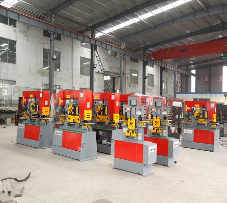 Steel Plate Angle Cutting Punching Notching Machine Hydraulic Ironworker For Sale Машина за рязане под ъгъл на стоманена плоча, щанцоване, изрязване, хидравлична железарска машина за продажба