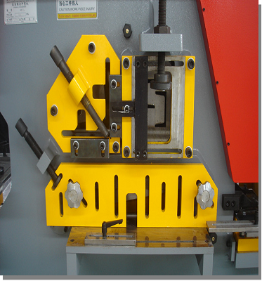 Steel Plate Angle Cutting Punching Notching Machine Hydraulic Ironworker For Sale Машина за рязане под ъгъл на стоманена плоча, щанцоване, изрязване, хидравлична железарска машина за продажба
