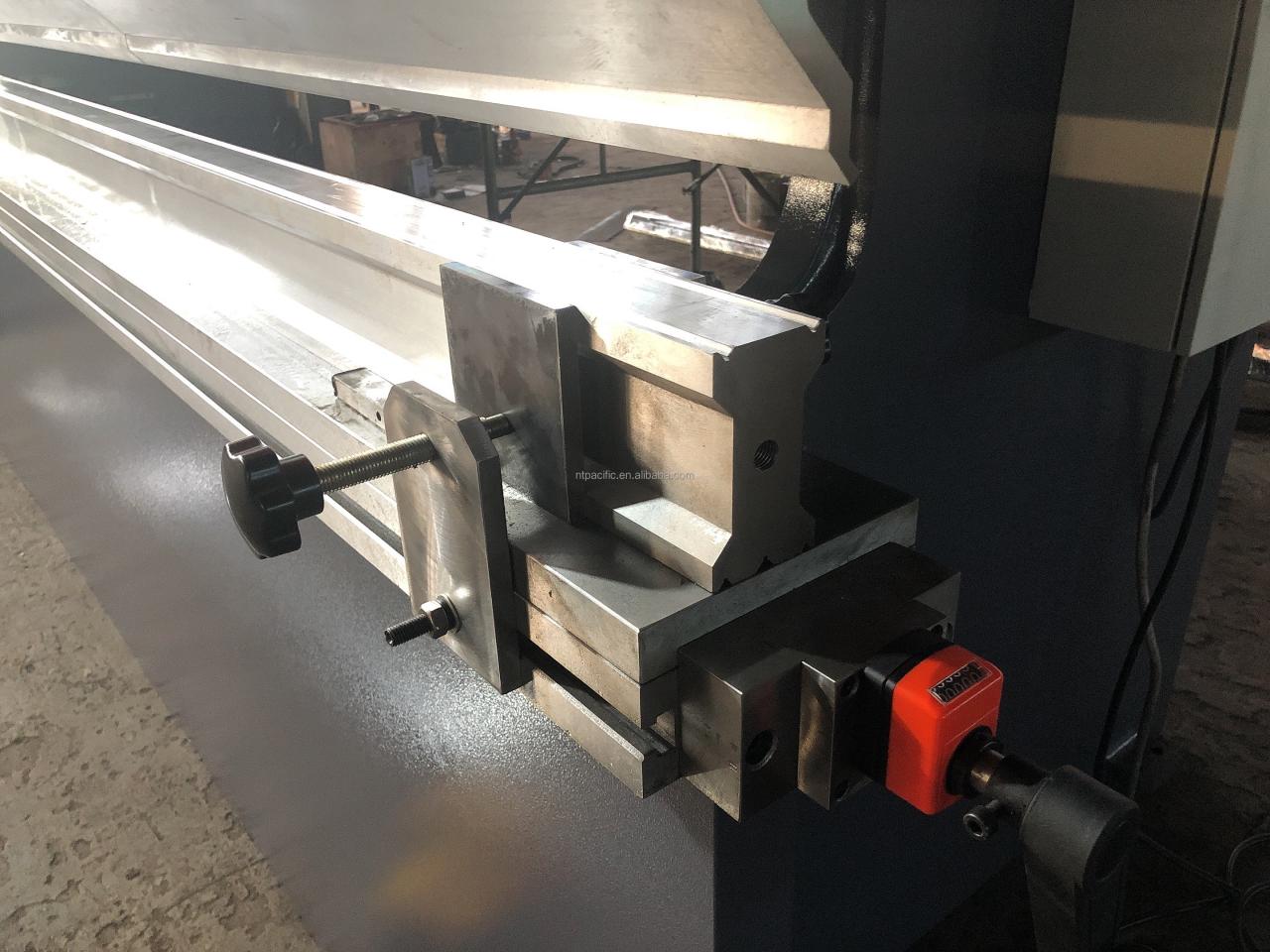 Wc67k Cnc Aluminum Iron Plate Hydraulic Press Brake Cnc Metal Sheet Bending Machine Wc67k Cnc алуминиева желязна плоча Хидравлична преса спирачка Cnc машина за огъване на метални листове