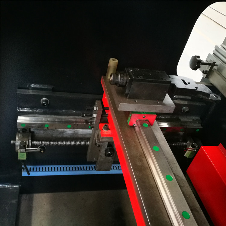 Wc67y-160 4000 Hydraulic Press Brake Cnc Metal Bending Machine For 4000mm Width Steel Wc67y-160 4000 Хидравлична абкантна преса Cnc машина за огъване на метал за стомана с ширина 4000 mm